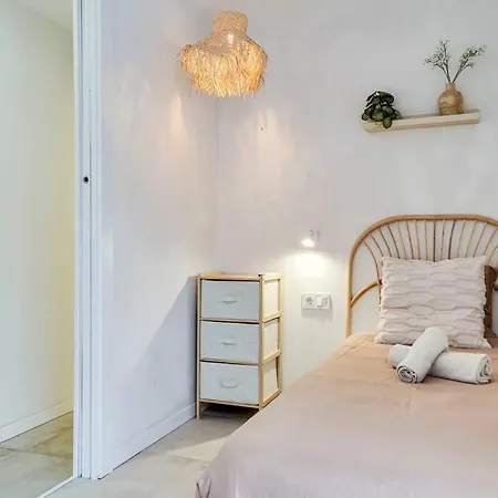 Apartment Casa Jasmin Cosy 4 Bedroom House With Terrace L'Hospitalet de Llobregat
