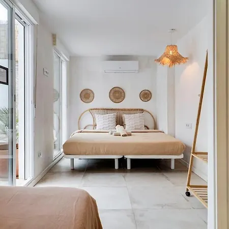 Apartment Casa Jasmin Cosy 4 Bedroom House With Terrace L'Hospitalet de Llobregat
