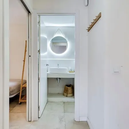 Apartment Casa Jasmin Cosy 4 Bedroom House With Terrace L'Hospitalet de Llobregat