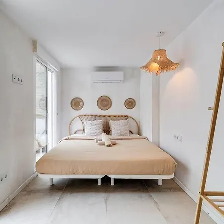 Casa Jasmin Cosy 4 Bedroom House With Terrace Apartment L'Hospitalet de Llobregat