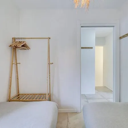 Casa Jasmin Cosy 4 Bedroom House With Terrace Apartment L'Hospitalet de Llobregat