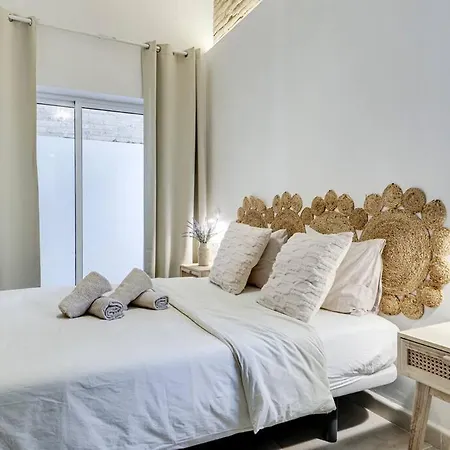 Casa Jasmin Cosy 4 Bedroom House With Terrace Apartment L'Hospitalet de Llobregat