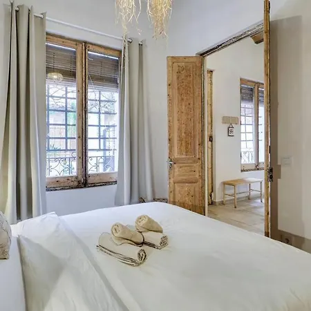 Apartment Casa Jasmin Cosy 4 Bedroom House With Terrace L'Hospitalet de Llobregat