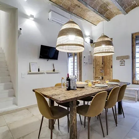 Apartment Casa Jasmin Cosy 4 Bedroom House With Terrace L'Hospitalet de Llobregat